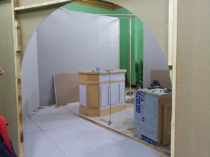 《开心球场》从无到有.感谢!出品人岳宝柱、王亚娟，制片人岳千荷，制片主任高志春，导演魏冬雷，摄影赵迪，外联制片刘传江，美术王彤，后期制作兰健等奋战在第一线上的兄弟姐妹们！We can Do it！