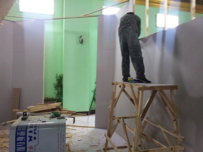 《开心球场》从无到有.感谢!出品人岳宝柱、王亚娟，制片人岳千荷，制片主任高志春，导演魏冬雷，摄影赵迪，外联制片刘传江，美术王彤，后期制作兰健等奋战在第一线上的兄弟姐妹们！We can Do it！