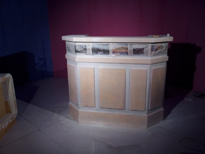 《开心球场》从无到有.感谢!出品人岳宝柱、王亚娟，制片人岳千荷，制片主任高志春，导演魏冬雷，摄影赵迪，外联制片刘传江，美术王彤，后期制作兰健等奋战在第一线上的兄弟姐妹们！We can Do it！