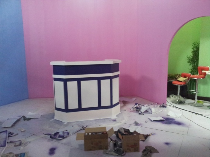 《开心球场》从无到有.感谢!出品人岳宝柱、王亚娟，制片人岳千荷，制片主任高志春，导演魏冬雷，摄影赵迪，外联制片刘传江，美术王彤，后期制作兰健等奋战在第一线上的兄弟姐妹们！We can Do it！