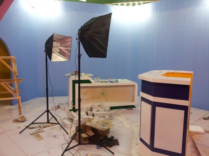 《开心球场》从无到有.感谢!出品人岳宝柱、王亚娟，制片人岳千荷，制片主任高志春，导演魏冬雷，摄影赵迪，外联制片刘传江，美术王彤，后期制作兰健等奋战在第一线上的兄弟姐妹们！We can Do it！