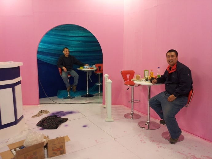 《开心球场》从无到有.感谢!出品人岳宝柱、王亚娟，制片人岳千荷，制片主任高志春，导演魏冬雷，摄影赵迪，外联制片刘传江，美术王彤，后期制作兰健等奋战在第一线上的兄弟姐妹们！We can Do it！