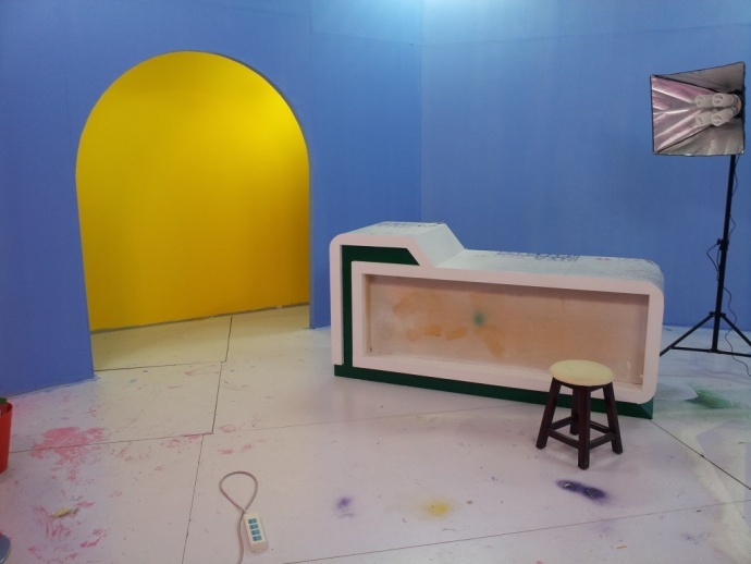 《开心球场》从无到有.感谢!出品人岳宝柱、王亚娟，制片人岳千荷，制片主任高志春，导演魏冬雷，摄影赵迪，外联制片刘传江，美术王彤，后期制作兰健等奋战在第一线上的兄弟姐妹们！We can Do it！