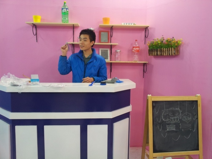 《开心球场》从无到有.感谢!出品人岳宝柱、王亚娟，制片人岳千荷，制片主任高志春，导演魏冬雷，摄影赵迪，外联制片刘传江，美术王彤，后期制作兰健等奋战在第一线上的兄弟姐妹们！We can Do it！