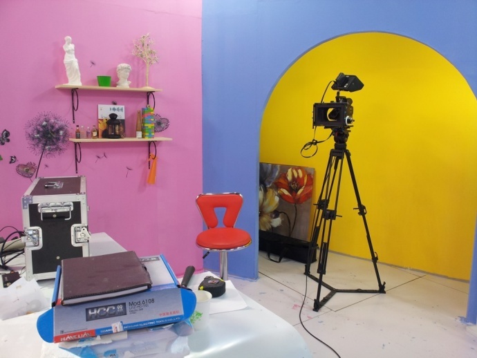 《开心球场》从无到有.感谢!出品人岳宝柱、王亚娟，制片人岳千荷，制片主任高志春，导演魏冬雷，摄影赵迪，外联制片刘传江，美术王彤，后期制作兰健等奋战在第一线上的兄弟姐妹们！We can Do it！