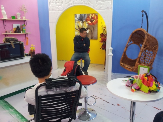 《开心球场》从无到有.感谢!出品人岳宝柱、王亚娟，制片人岳千荷，制片主任高志春，导演魏冬雷，摄影赵迪，外联制片刘传江，美术王彤，后期制作兰健等奋战在第一线上的兄弟姐妹们！We can Do it！