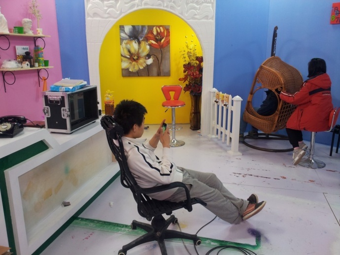 《开心球场》从无到有.感谢!出品人岳宝柱、王亚娟，制片人岳千荷，制片主任高志春，导演魏冬雷，摄影赵迪，外联制片刘传江，美术王彤，后期制作兰健等奋战在第一线上的兄弟姐妹们！We can Do it！