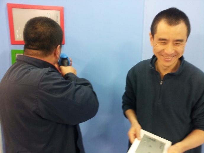 《开心球场》从无到有.感谢!出品人岳宝柱、王亚娟，制片人岳千荷，制片主任高志春，导演魏冬雷，摄影赵迪，外联制片刘传江，美术王彤，后期制作兰健等奋战在第一线上的兄弟姐妹们！We can Do it！