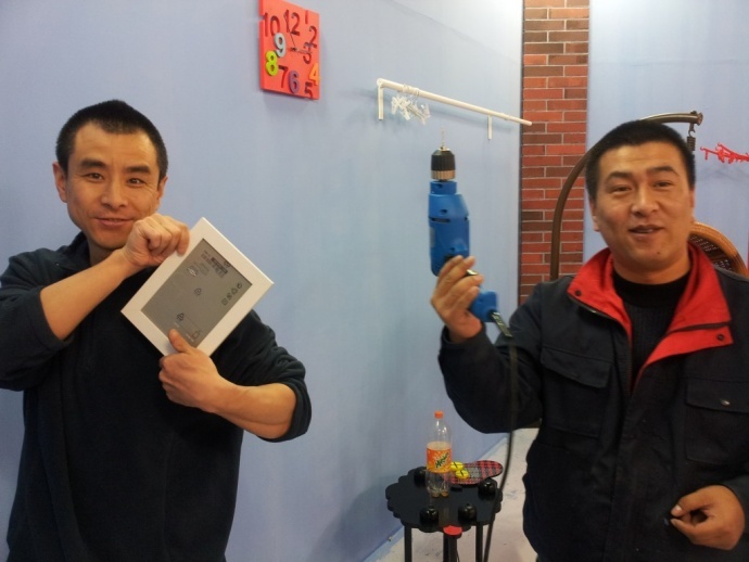 《开心球场》从无到有.感谢!出品人岳宝柱、王亚娟，制片人岳千荷，制片主任高志春，导演魏冬雷，摄影赵迪，外联制片刘传江，美术王彤，后期制作兰健等奋战在第一线上的兄弟姐妹们！We can Do it！