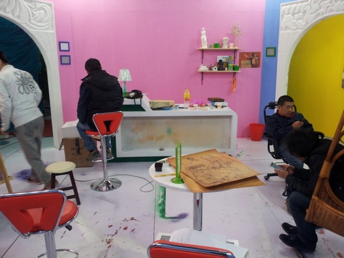 《开心球场》从无到有.感谢!出品人岳宝柱、王亚娟，制片人岳千荷，制片主任高志春，导演魏冬雷，摄影赵迪，外联制片刘传江，美术王彤，后期制作兰健等奋战在第一线上的兄弟姐妹们！We can Do it！