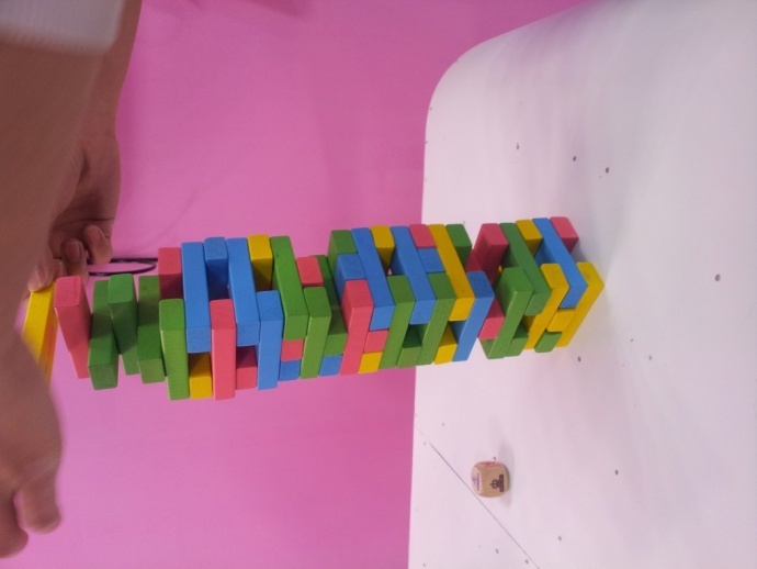 《开心球场》从无到有.感谢!出品人岳宝柱、王亚娟，制片人岳千荷，制片主任高志春，导演魏冬雷，摄影赵迪，外联制片刘传江，美术王彤，后期制作兰健等奋战在第一线上的兄弟姐妹们！We can Do it！