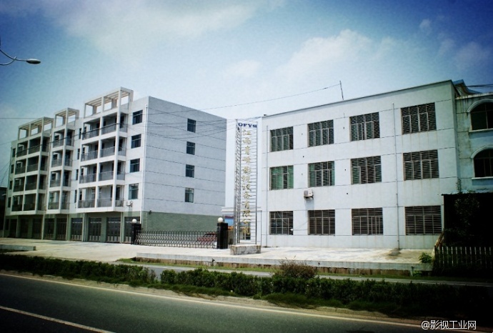 青峰影视主营 摇臂、升降、轨道、轨道车、灯光等影视器材，欢迎各位老师咨询指导