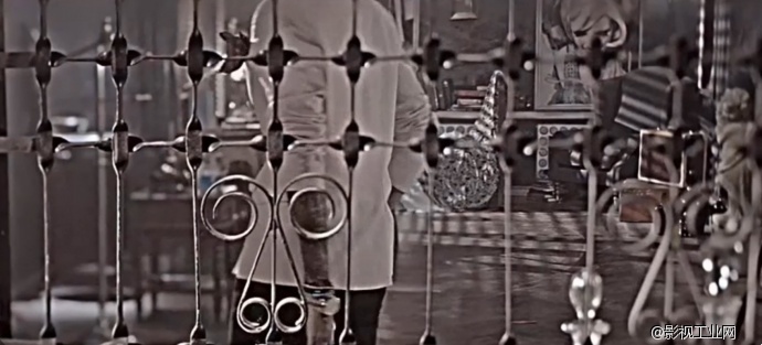 调色大神看这里，国外近期mv这种质感被多次使用。