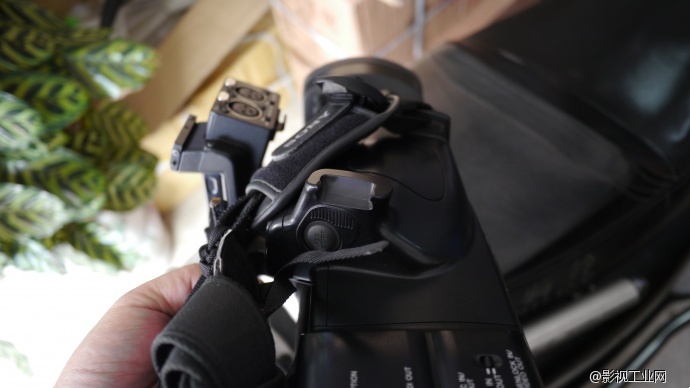 Sony Ex280 手柄断了，真够\