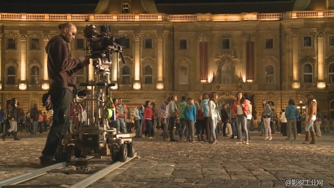 请问各位大神，这是什么品牌的轨道车？或者名称是什么？谢谢！