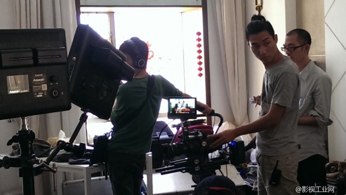 [布光实例] 《一夜情》拍摄现场 全用的是LED灯布光　机器FS700