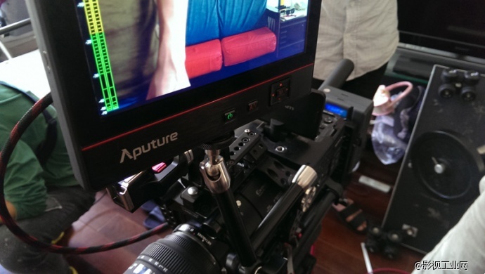 [布光实例] 《一夜情》拍摄现场 全用的是LED灯布光　机器FS700