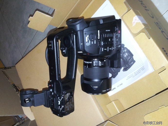 佳能EOS C100