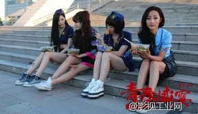 青春情感微电影《青春盛宴》透析30万外围女堕落的真实生活！