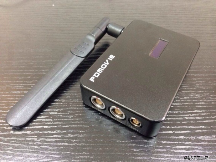 好东西一定要分享给大家！这家的无线跟焦器是一体成型的，手感一流。