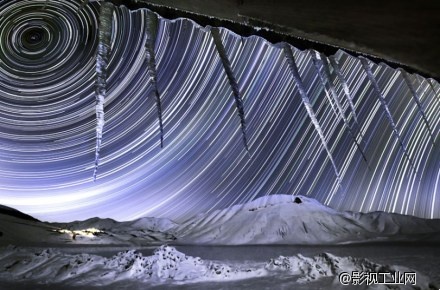 【美图欣赏】长曝光下的炫美夺目的漩涡状星辰轨迹