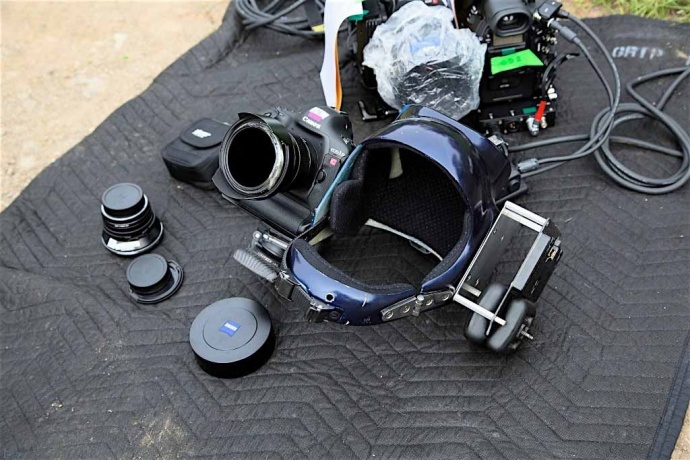 【引擎上的摄影机】从《极品飞车》幕后照，看飞车电影为什么需要小体积的摄影机！