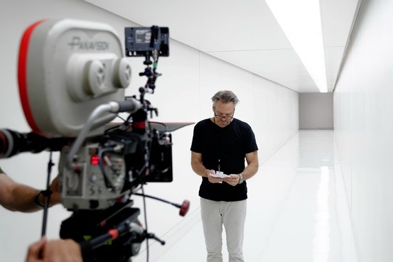 《超验骇客》上映在即，沃利•菲斯特谈从摄影师向导演的转型