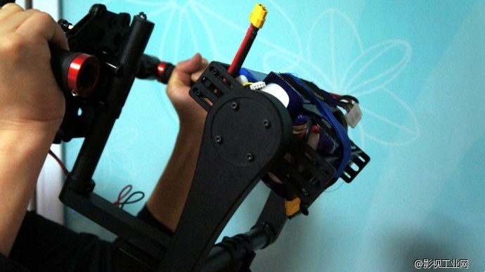 单反三轴手持稳定器效果展示