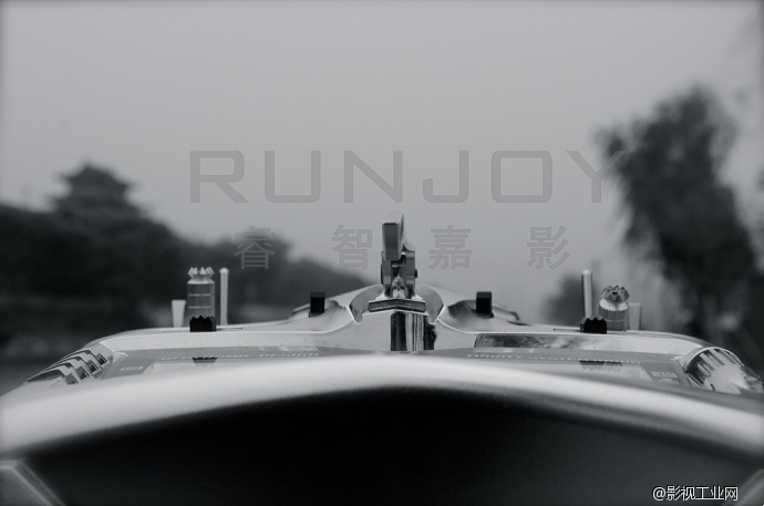 逆风。起飞---------航拍在新闻直播中的应用。