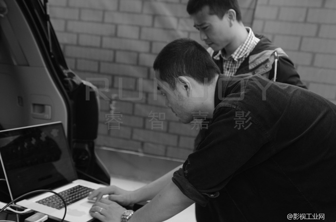 逆风。起飞---------航拍在新闻直播中的应用。