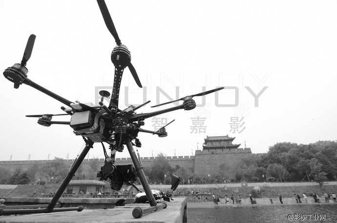 逆风。起飞---------航拍在新闻直播中的应用。