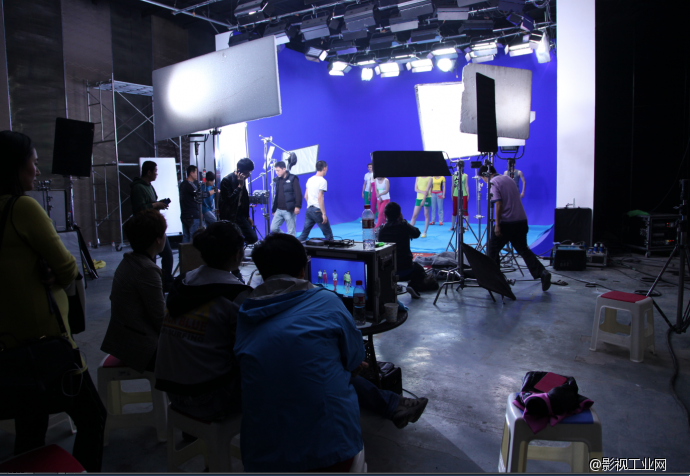 入夜，还没收工……专业，敬业，谢谢大家！