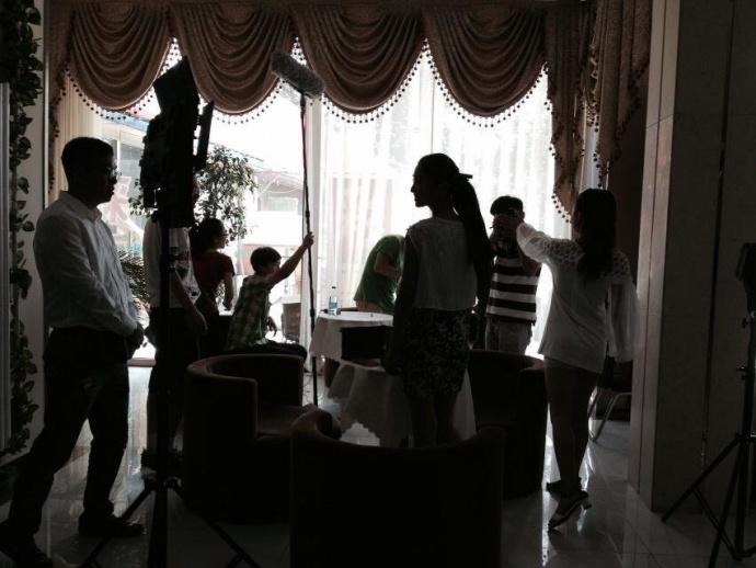 开拍吧影视工作室剧照。一个个怀揣着对电影的热爱，努力奋斗的青年们！总有一天你们会创出属于自己的一片天空。有梦想的人永远都是伟大的！