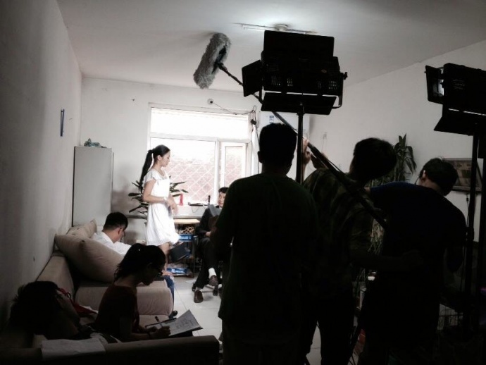 开拍吧影视工作室剧照。一个个怀揣着对电影的热爱，努力奋斗的青年们！总有一天你们会创出属于自己的一片天空。有梦想的人永远都是伟大的！