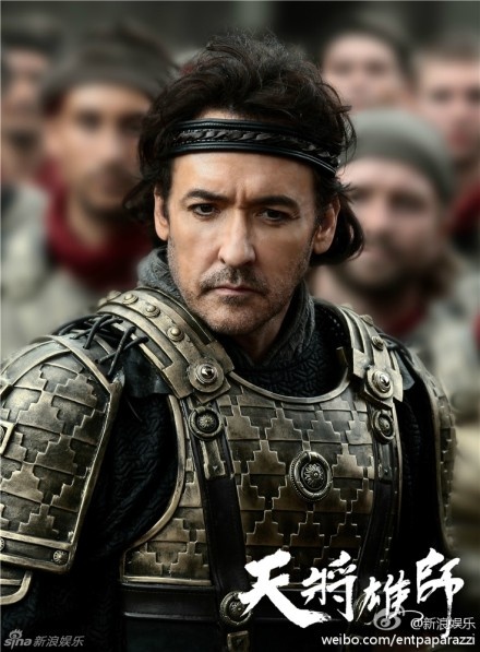 由香港导演李仁港执导,成龙、好莱坞影星约翰·库萨克、奥斯卡影帝阿德里安·布劳迪,韩国偶像崔始源,以及国内明星筷子兄弟、吴建豪、林鹏、王若心、林嘉欣等联合主演3D古装动作大片《天将雄师》,航空镜头,敦煌航拍继续拍摄中。