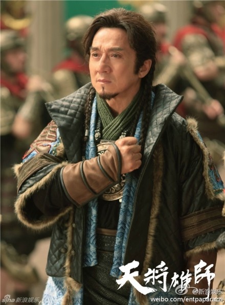 由香港导演李仁港执导,成龙、好莱坞影星约翰·库萨克、奥斯卡影帝阿德里安·布劳迪,韩国偶像崔始源,以及国内明星筷子兄弟、吴建豪、林鹏、王若心、林嘉欣等联合主演3D古装动作大片《天将雄师》,航空镜头,敦煌航拍继续拍摄中。