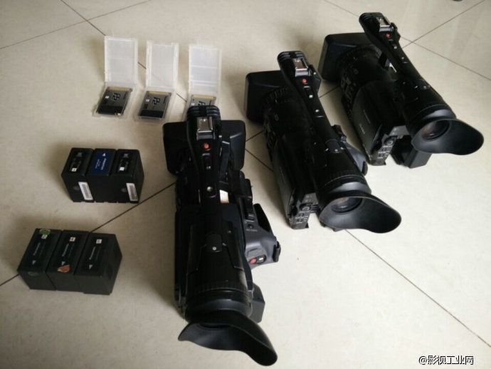 自用小高清摄像机“松下173MC“三台带有3张32G P2卡，另有ERP现场数字切换台、4路SDI数字切换台、还有小摇臂、4路通话设备、松下DVCpro50一台、另有通话架子等配件先底价转让