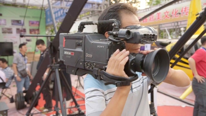 模拟BETA机变身2.7K专业摄影机，售价2000元！！中国人疯狂了！！
