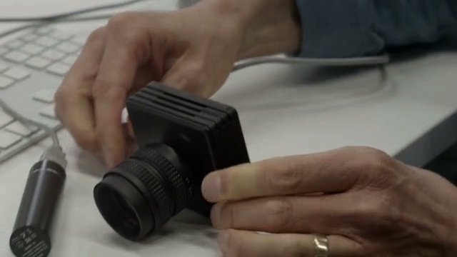 打破常规，小巧又便宜的超高速相机「fps1000」最高可拍摄18,500 fps