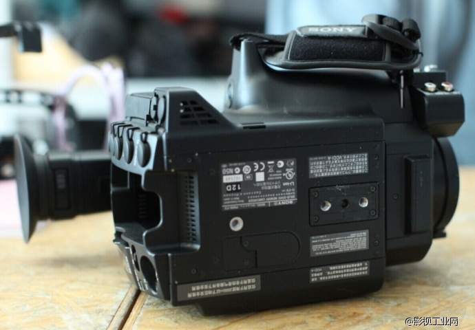 出两台索尼F3　95新　开机不到200小时　