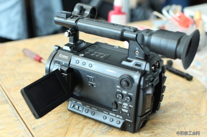 出两台索尼F3　95新　开机不到200小时　