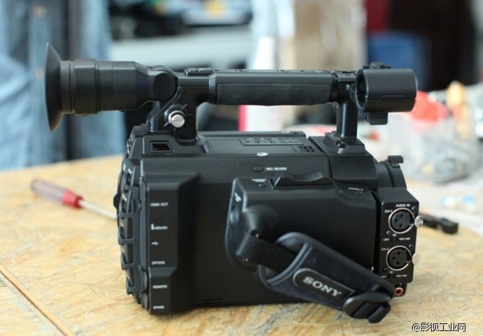 出两台索尼F3　95新　开机不到200小时　