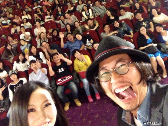 纪录电影《飞鱼秀》今日公映，笑泪齐飞。