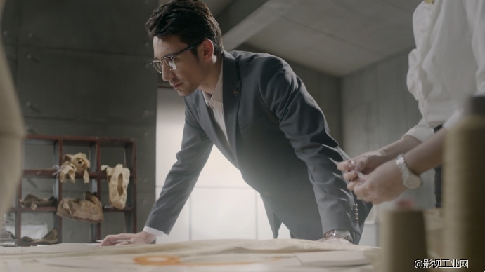 营造契合主题的氛围