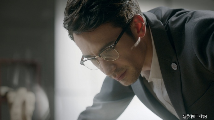 营造契合主题的氛围