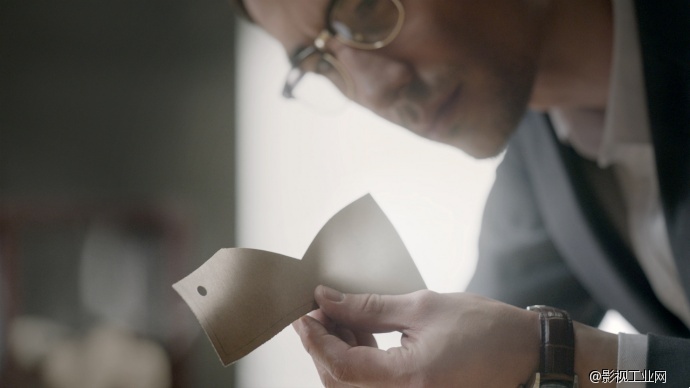 营造契合主题的氛围