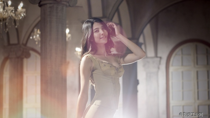 营造契合主题的氛围