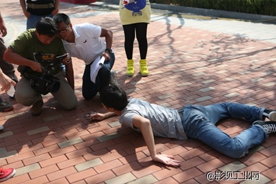 不要裤子的高级黑-《高级黑》制作手记第一话