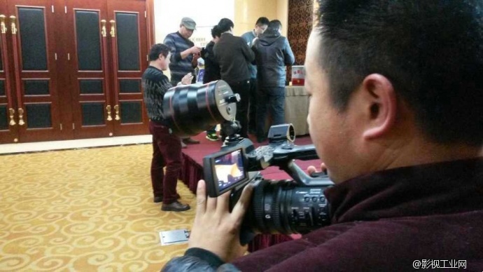 ADX-3216A电池红圈新闻与索尼NX3摄像机完美结合,相得益彰,天作之合