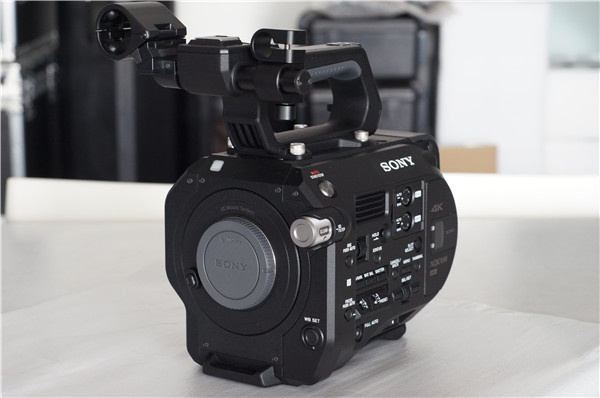 特价出5台全新索尼PXW-FS7 XDCAM 摄影机，只要47000元，数量有限，欲购从速。